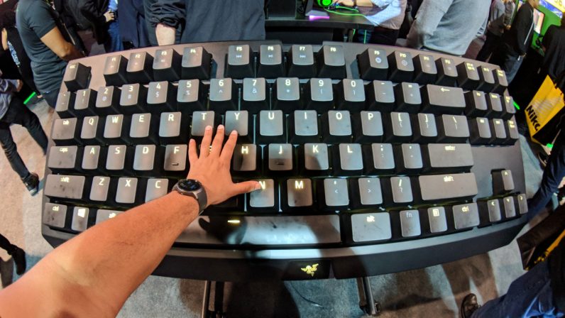 keyboard super besar razer