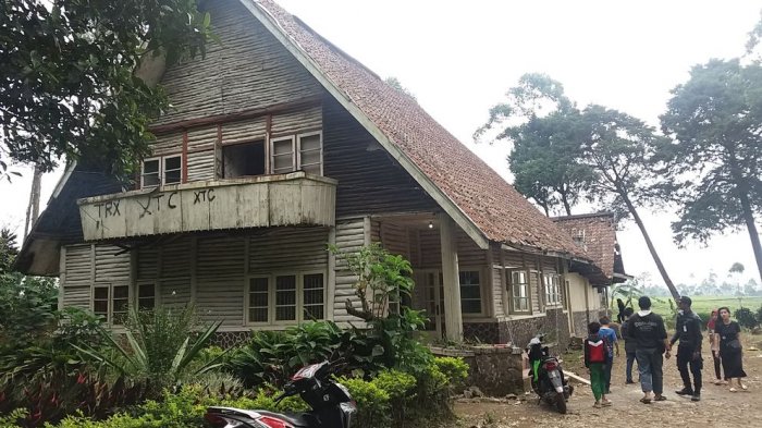Rumah pengabdi setan