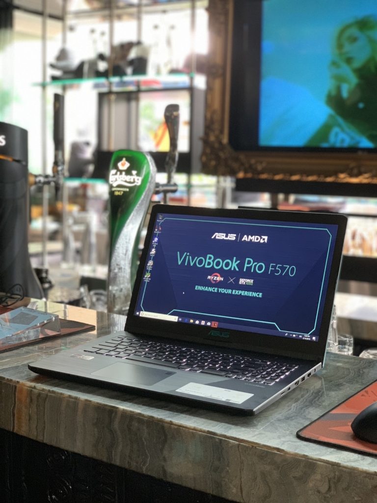 ASUS VivoBook Pro F570