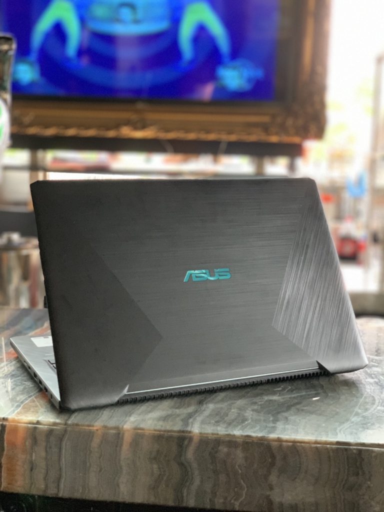 ASUS VivoBook Pro F570