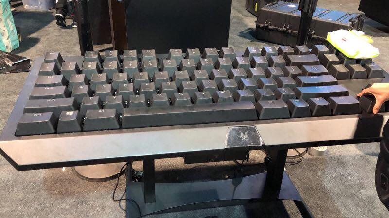 keyboard super besar razer